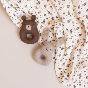 
                
                    Load image into Gallery viewer, Teddy Rattle by Main Sauvage
                
            