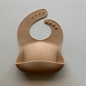 Solid Silicone Bib in Biscuit by Rommer