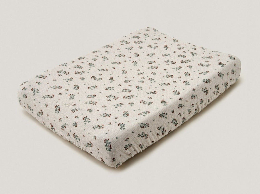 
                
                    Load image into Gallery viewer, Clover Muslin Changing Mat Cover
                
            