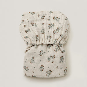 
                
                    Load image into Gallery viewer, Clover Junior Muslin Fitted Sheet
                
            