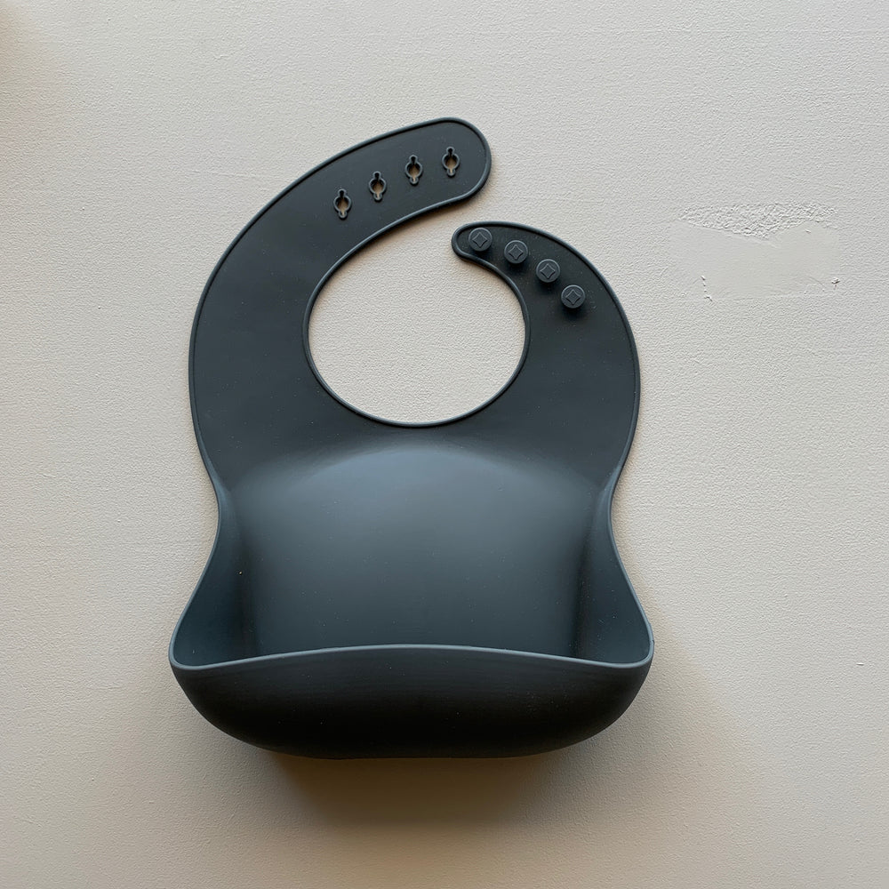 Solid Silicone Bib in Coal by Rommer