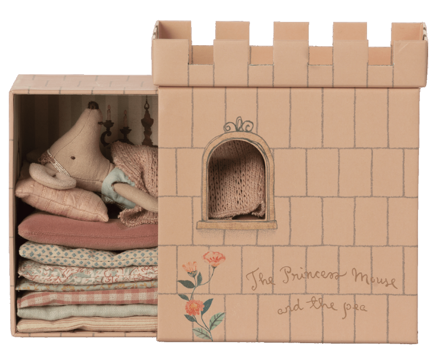 
                
                    Load image into Gallery viewer, Maileg Princess and The Pea, Big Sister Mouse
                
            