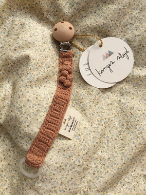 
                
                    Load image into Gallery viewer, Knitted Organic Cotton Pacifier Clip | Sahara
                
            