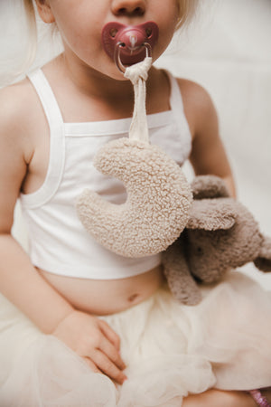 
                
                    Load image into Gallery viewer, Cuddly Pacifier Holder | Teddy Beige
                
            